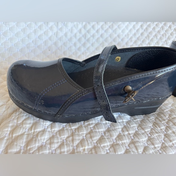 Sanita NWOB Blue Patent Leather Mary Jane Clogs - Picture 7 of 11